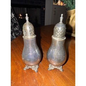 PAIR OF VINTAGE 1847 ROGERS BROS SILVER IS REMEMBRANCE SALT & PEPPER SHAKERS